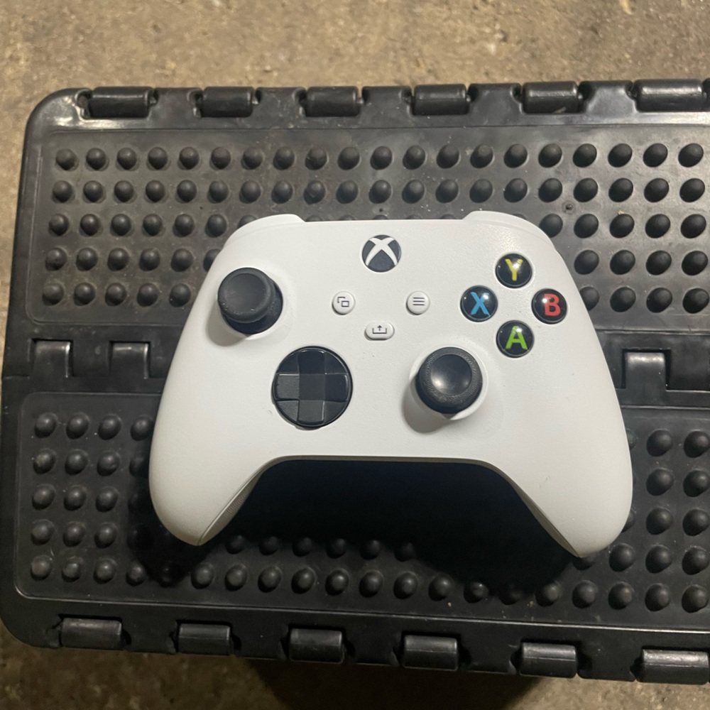White Xbox Wireless Controller